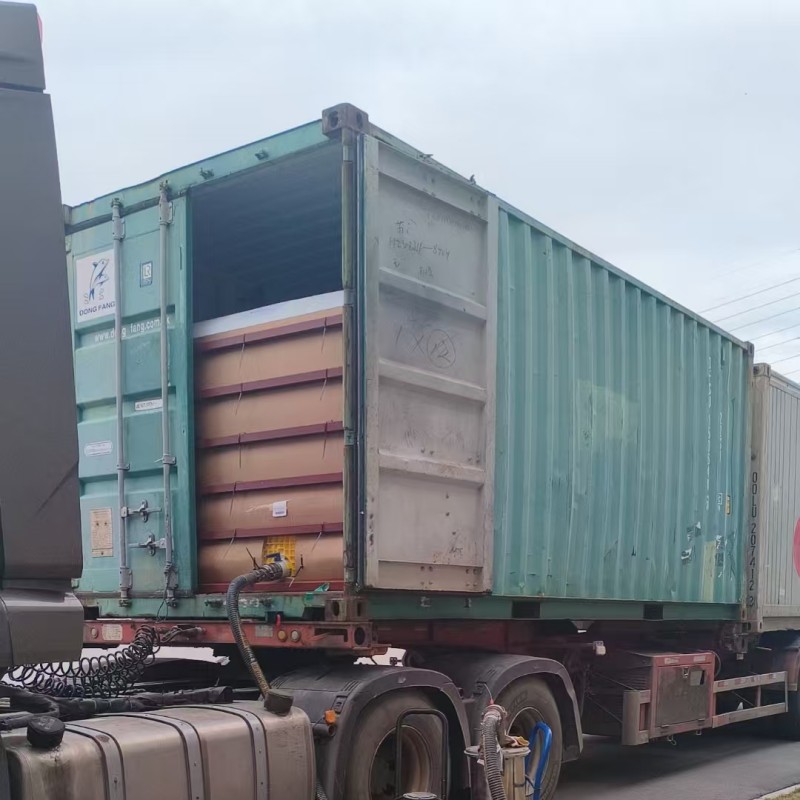 進口動物疫苗白油卸貨現場.jpg 進口動物疫苗白油卸貨現場.jpg